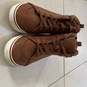 Kids Cat & Jack shoe size 5